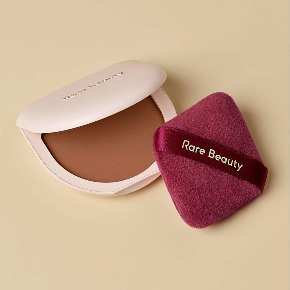 Rare Beauty Tinted Finishing Powder True Caramel